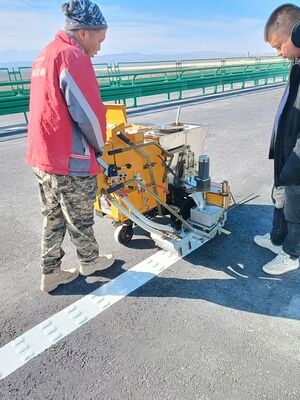 Dua Komponen 2K Diangkat Line / Rib Line Road Marking Machine